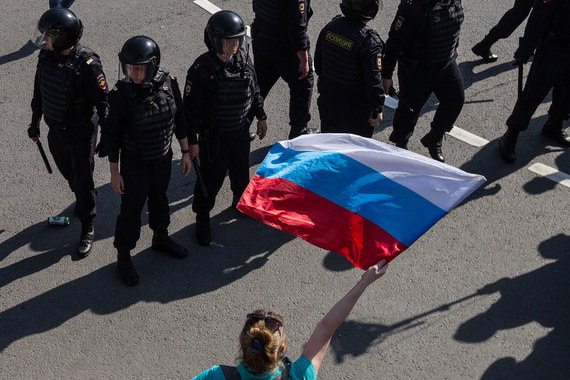 Власти злоупотребляют правом запрещать митинги в отдельных местах, считают авторы жалобы в КС