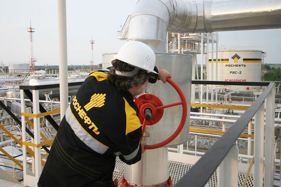 «Роснефть» вынуждена снизить добычу нефти на «Юганскнефтегазе»