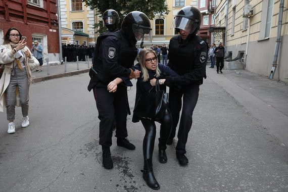 Задержания на акции у здания Мосгоризбиркома. Фотографии