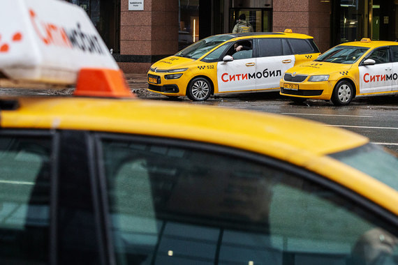 Пассажиры «Ситимобила» смогут купить у таксистов газировку и чипсы