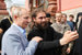 Владимир Путин (слева) сфотографировался со священнослужителем во время посещения Спасо-Преображенского Валаамского ставропигиального мужского монастыря
