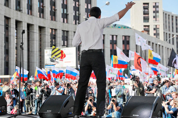 Кандидат в депутаты Мосгордумы Илья Яшин на митинге за допуск на выборы