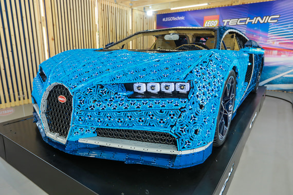 В Москву приехал Bugatti из LEGO