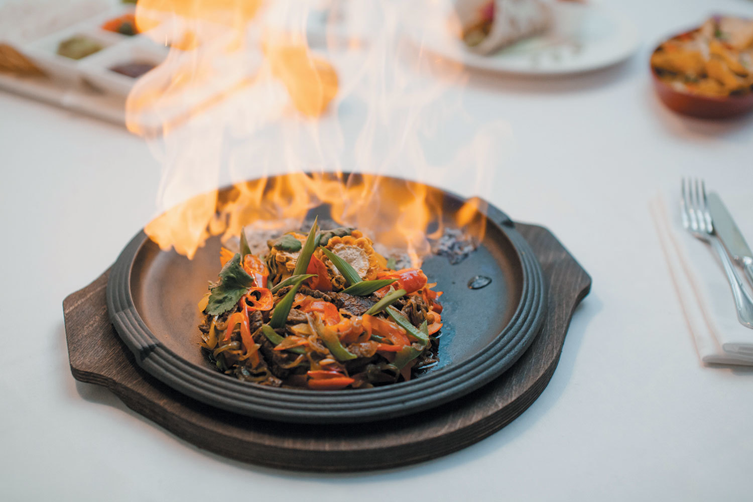 Фахитас в «Вино и вода» поджигают на глазах у гостей