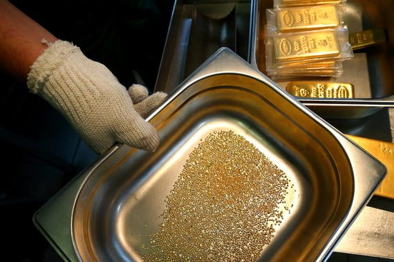 Золото превысило $1500 за унцию впервые за шесть лет