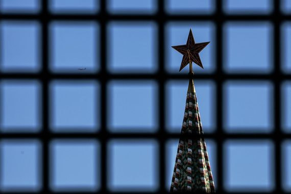 Надежды Кремля сохранить вертикаль власти в регионах традиционными методами могут не оправдаться