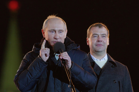 Президент Дмитрий Медведев и кандидат в президенты, премьер Владимир Путин на Манежной площади (день выборов 4 марта 2012 г.)