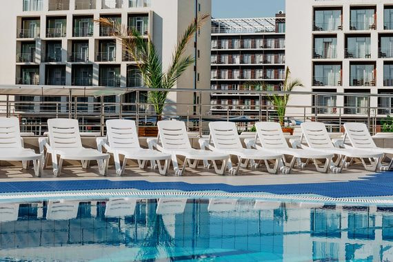 Bridge Resort – это два отеля общей площадью 63 000 кв. м