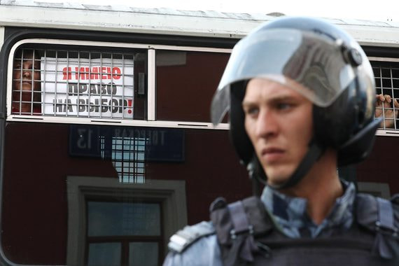 Доказать, что митинги за честные выборы в Москве превратились в массовые беспорядки, следствию не удалось
