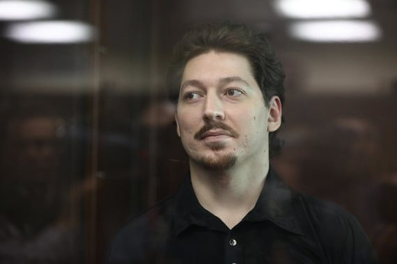 Кирилл Жуков (на фото) получил три года колонии за прикосновение к шлему бойца Росгвардии