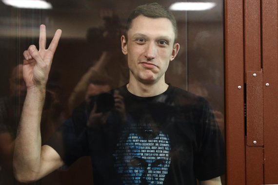 Константин Котов стал вторым в России человеком, приговоренным к лишению свободы за неоднократное участие в неразрешенных митингах