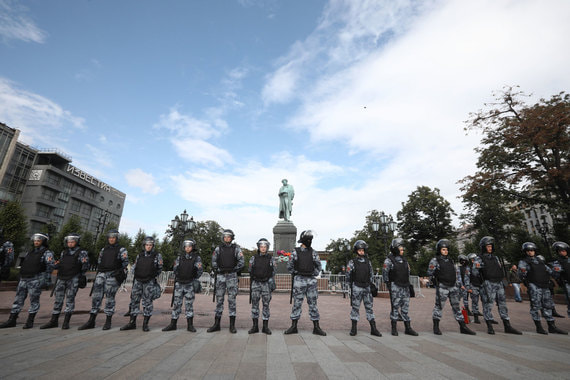 Обе компании отмечают, что реализация факторов политической нестабильности в России может оказать существенный эффект на бизнесы компаний