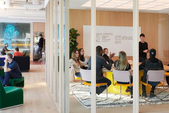 Сеть коворкингов WeWork ведет переговоры об аренде более 50 000 кв. м в бизнес-центрах Москвы