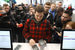 На фото – первый покупатель нового iPhone в Москве. Он не стоял в очереди и приобрел два iPhone 11 Pro Max