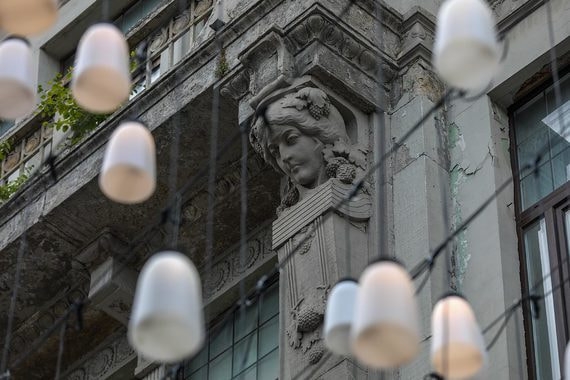 Выразительные фасады формируют облик города и служат своего рода навигационными знаками