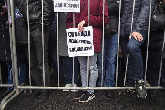 Популярность воскресной акции в Москве не позволяет говорить о конце протестов