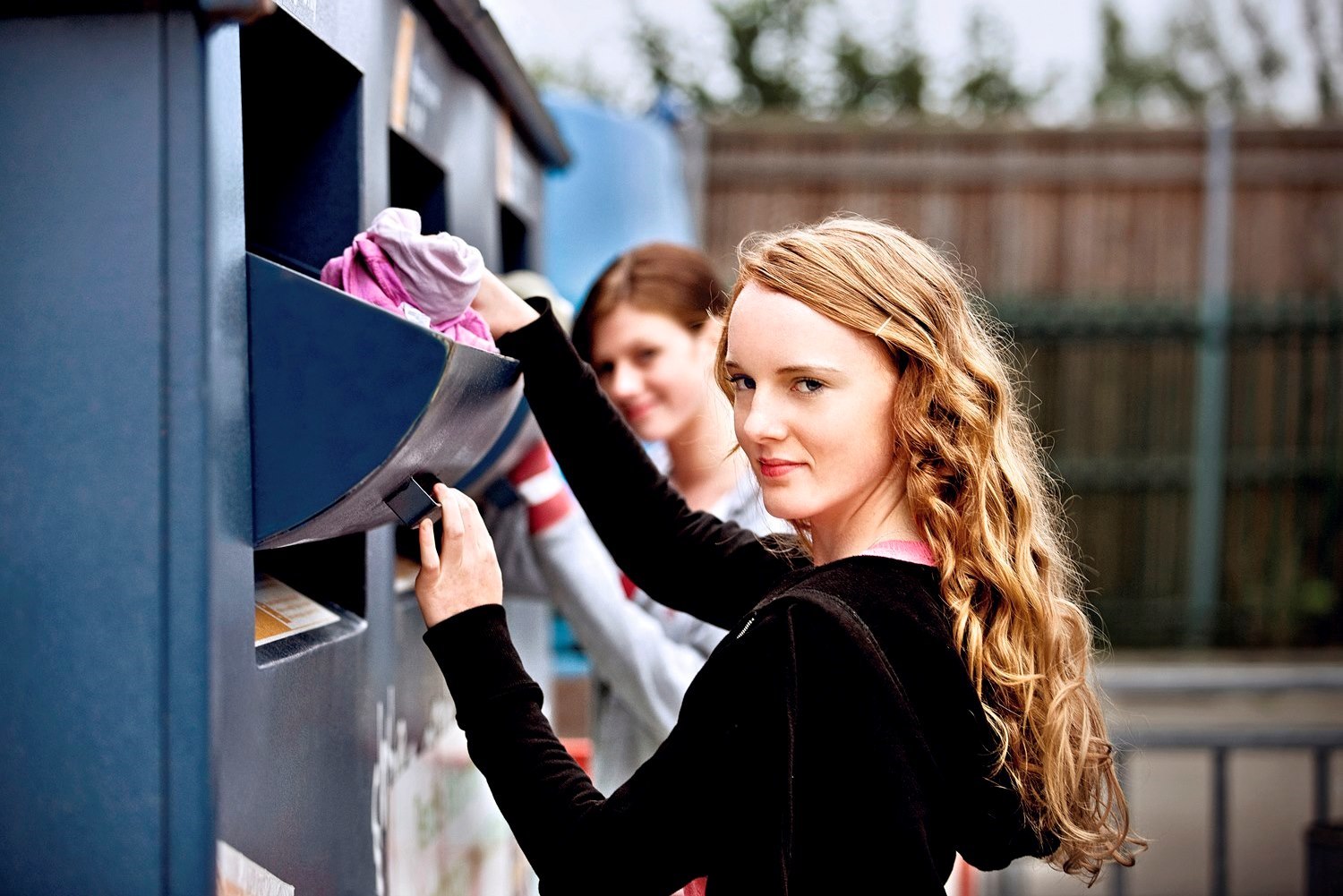 Великобритания стала одним из лидеров и в избыточном потреблении моды, и в поиске путей решения проблем