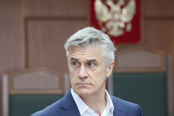 Суд продлил домашний арест Калви и Дельпаля
