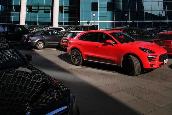 В России по-прежнему есть спрос на дорогие автомобили, хотя реальные доходы населения почти не растут