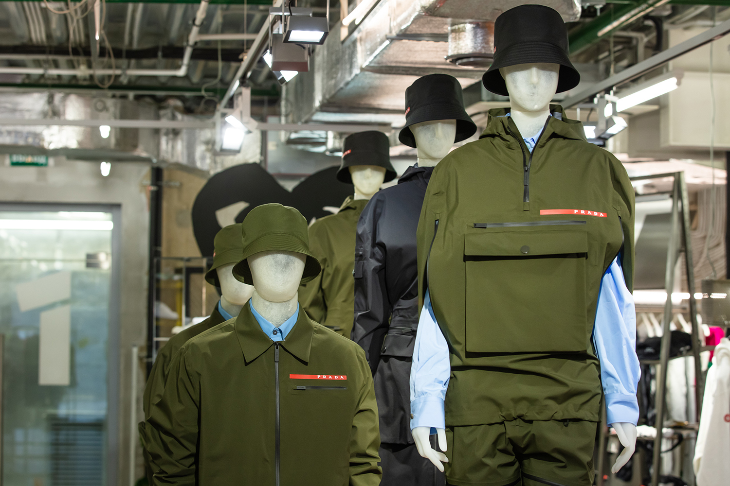 Коллекция Prada Linea Rossa добралась до Москвы