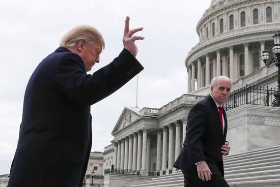 Сейчас Трамп требует выделить $5,7 млрд на строительство стены на границе с Мексикой