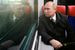 Путин «от имени москвичей» поблагодарил Собянина, Воробьева и Белозерова за МЦД. А Собянин, в свою очередь, подарил Путину именную карту «Тройка» для оплаты проезда (хотя зачем она президенту, непонятно)