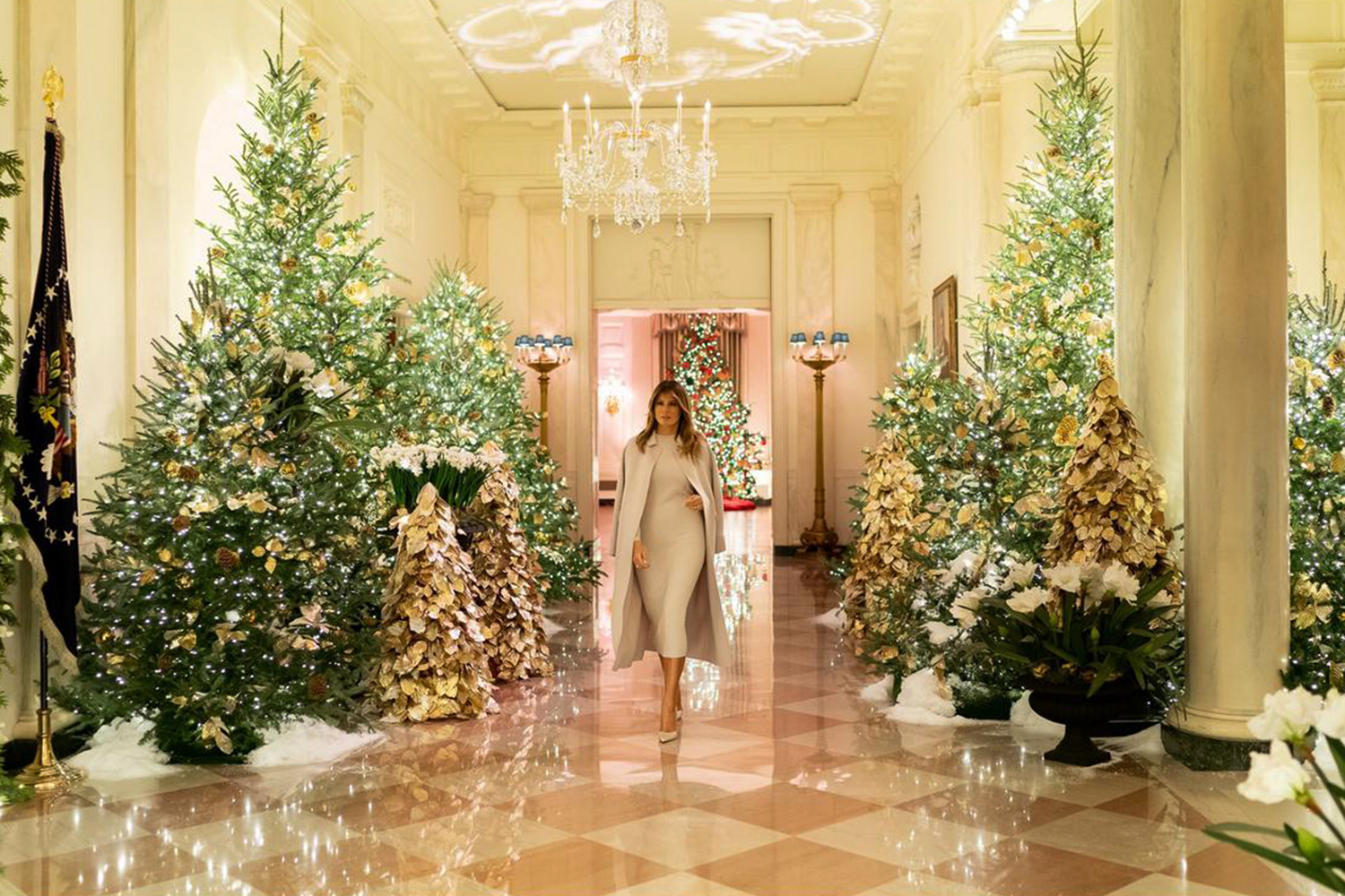 Картинки по запросу рождественское убранство Белого дома 2019