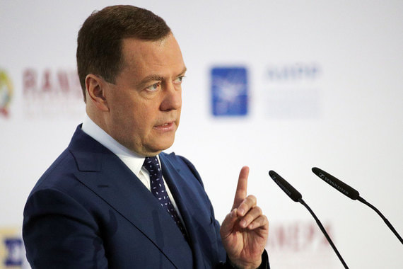 Премьер Дмитрий Медведев предложил уменьшить административную нагрузку на бизнес за счет «регуляторной гильотины»
