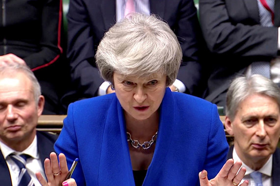 Даже если парламент вынесет вотум недоверия правительству, Мэй имеет все шансы остаться премьером