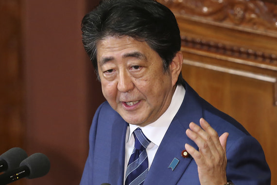 Премьер Японии заявил о намерении решить вопрос мирного договора с Россией