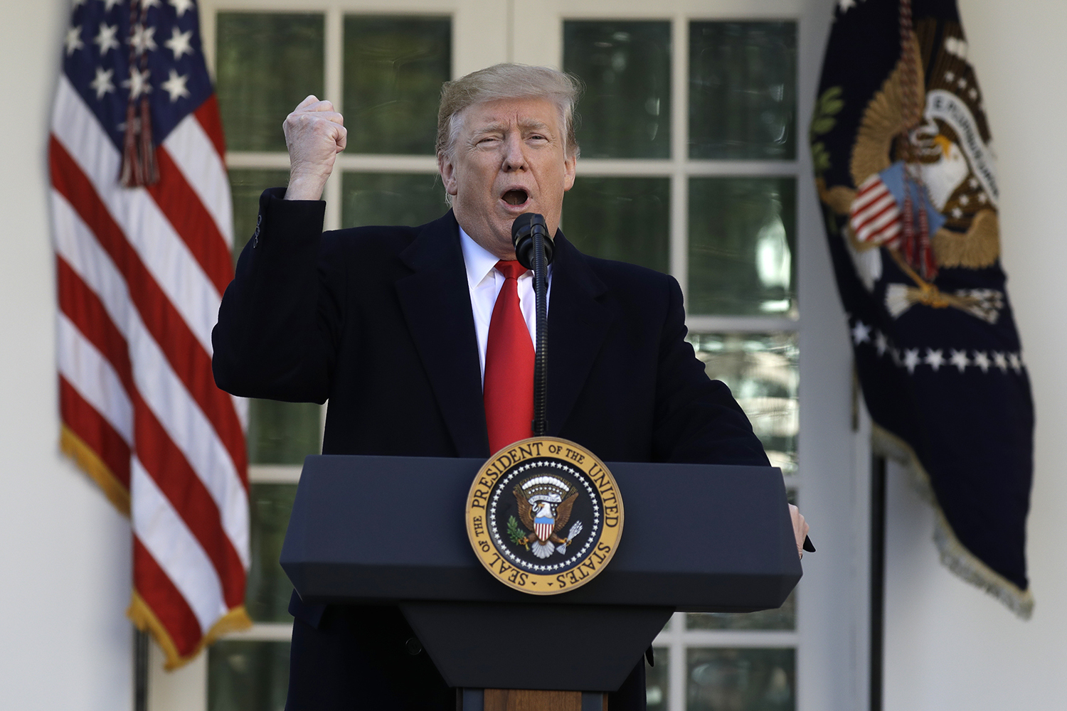 Трамп подписал документ о временном восстановлении работы правительства США Трамп подписал документ о временном восстановлении работы правительства США