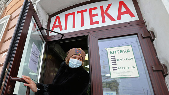 Путин предложил отбирать лицензии у аптек за завышение цен на маски и лекарства