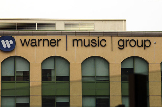 Американская Warner Music подала заявку на IPO