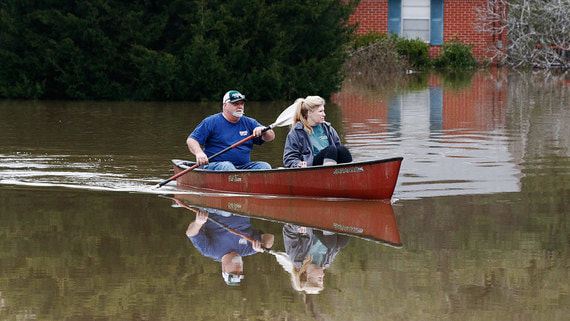 В ожидании эвакуации: последствия сильнейшего за 35 лет наводнения в штате Миссисипи