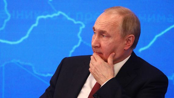 «Трудно увольнять людей»: Путин обсудил с бизнесменами ситуацию с коронавирусом