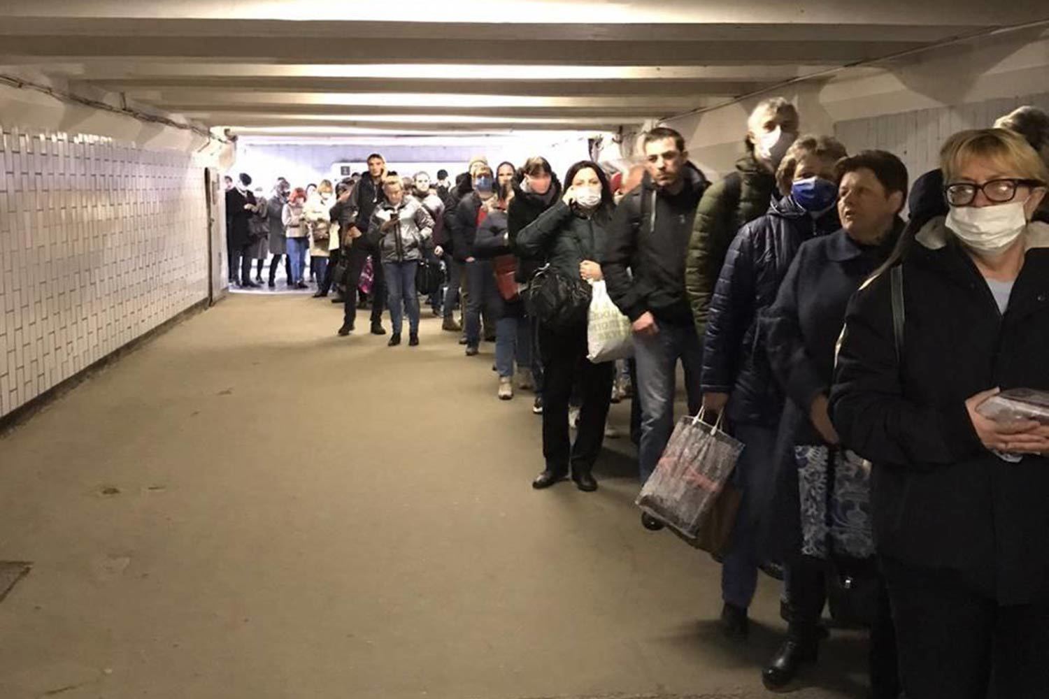 Вход в метро, станция Кантемировская
