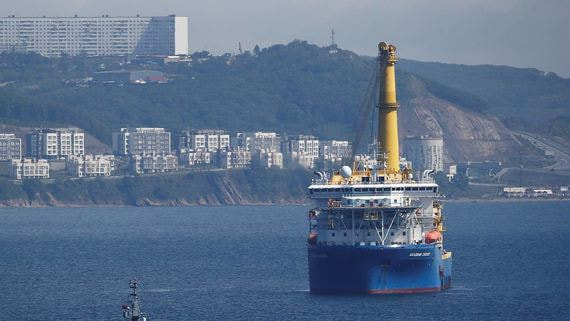 Трубоукладчик «Газпрома» приближается к Балтике