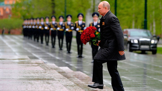 Путин пообещал провести полноценный парад Победы после эпидемии
