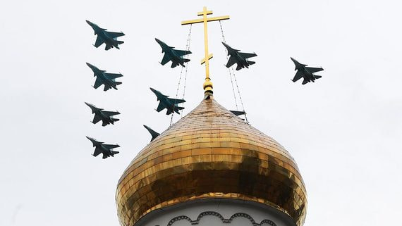 В Москве прошел авиапарад в честь 75-летия Победы