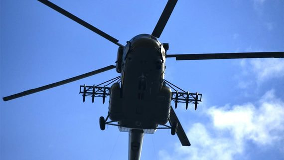 Военный вертолет совершил жесткую посадку в Подмосковье