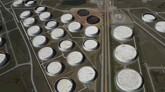 Нефтехранилища пока справились с нефтью