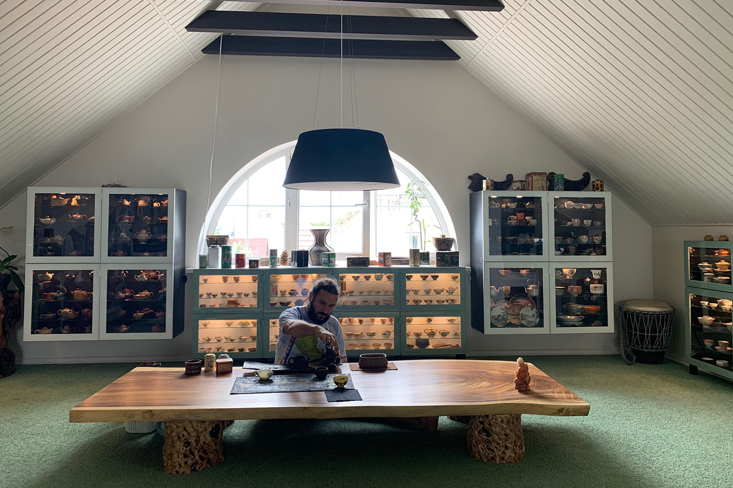 Сергей Шевелев дегустирует более 1000 сортов чая в год