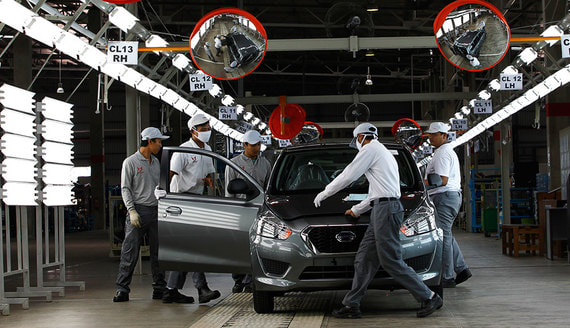 Nissan хотел продавать в России 100 000 машин под брендом Datsun в год. Кроме России автомобили под брендом Datsun продаются в Белоруссии, Индии, Индонезии (на фото), Казахстане, Ливане, Непале, Шри-Ланке и Южной Африке