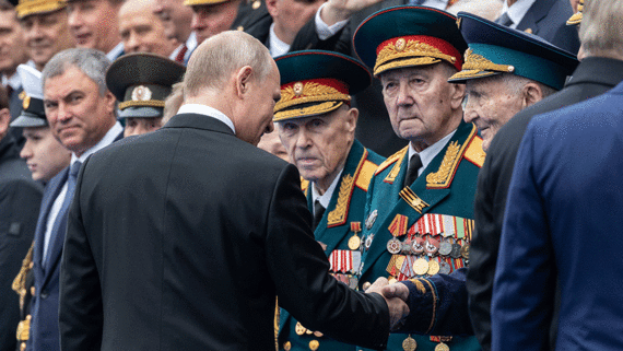 Bloomberg: 80 ветеранов отправили на самоизоляцию перед встречей с Путиным