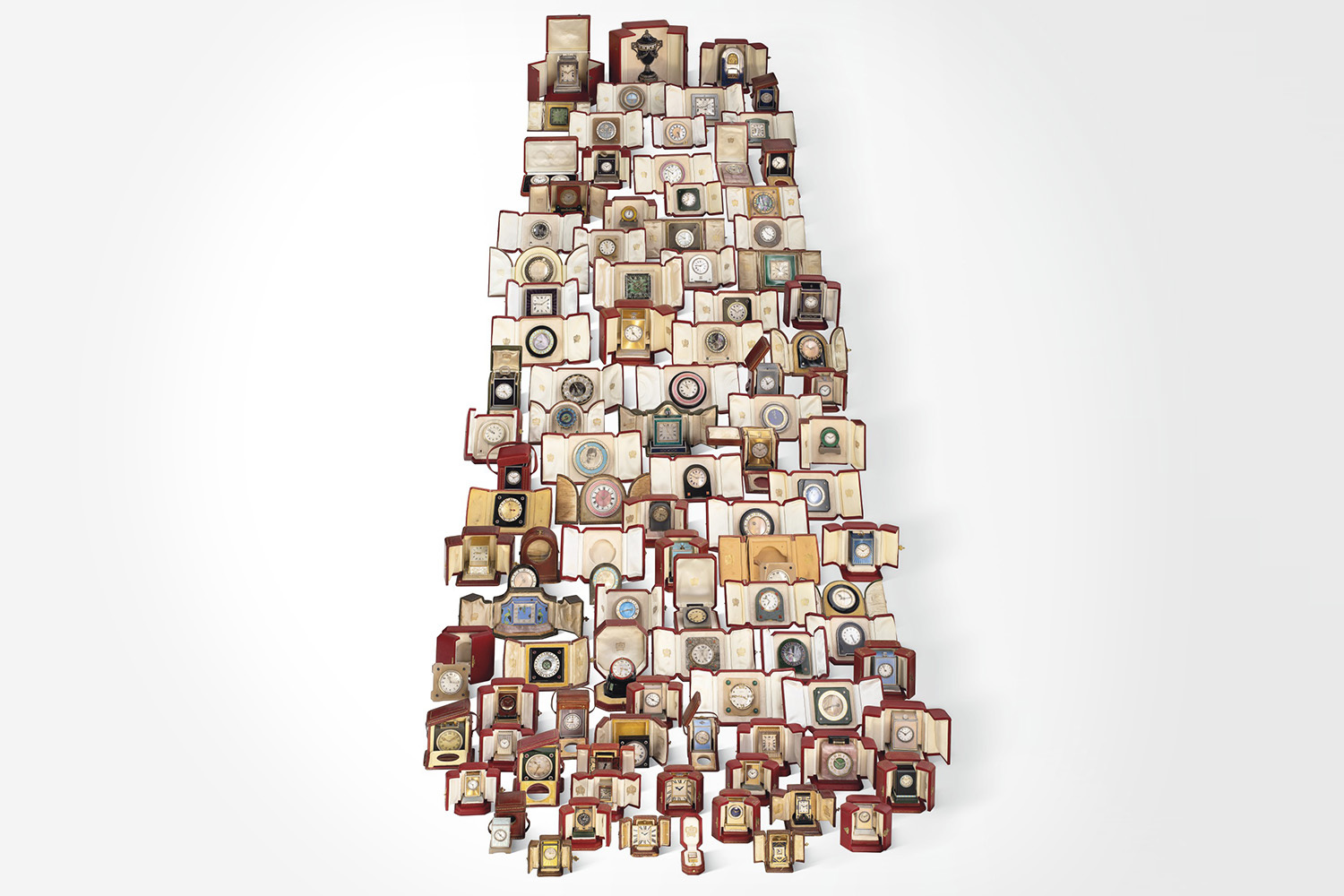 Никогда прежде на аукцион не выставлялось настолько масштабное собрание настольных часов Cartier – частный коллекционер собирал его три десятилетия