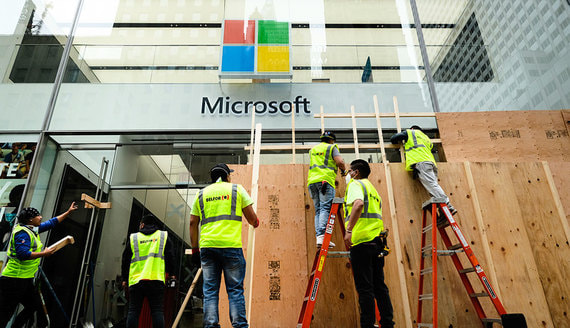 Microsoft закроет большинство розничных магазинов