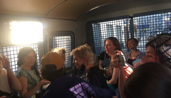 В Москве на акции в поддержку ЛГБТ-активистки Цветковой задержаны 18 человек
