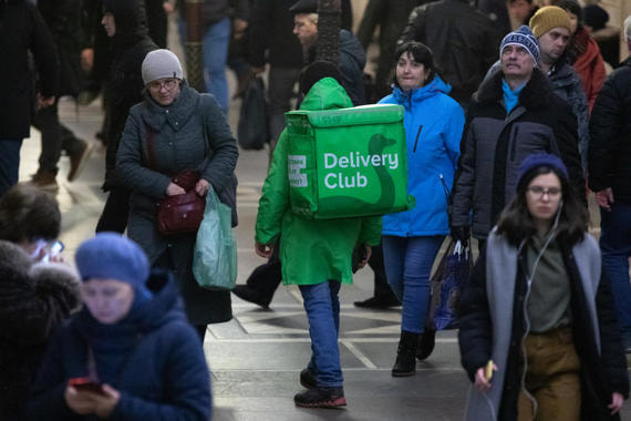 Delivery Club выплатит курьерам долги по зарплате после угрозы забастовки