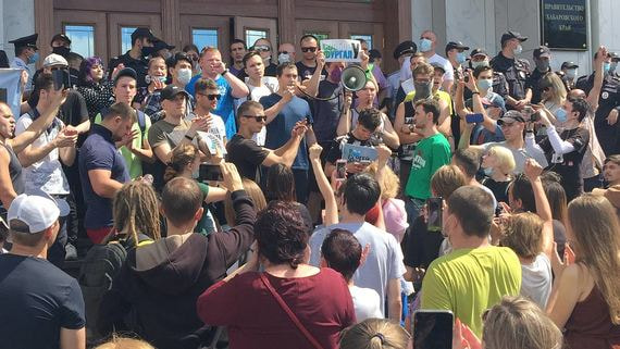 Жители Хабаровска вышли на стихийный митинг в поддержку арестованного Фургала