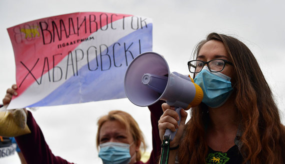 Жители Владивостока и Хабаровска вышли на совместную акцию протеста